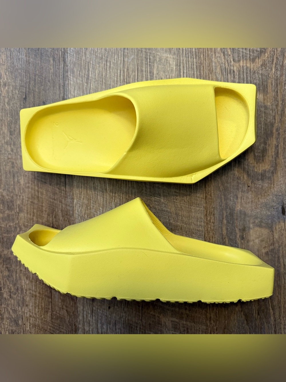 Air Jordan Wmns Jordan Hex Slide Yellow Pulse Women’s Size 11 Shoes DQ8992-701